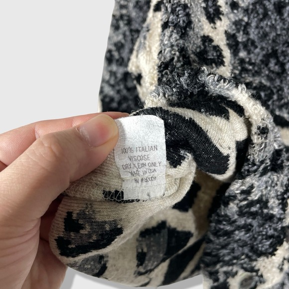 Supply & Demand Animal Button Up Blouse Womens L Black White Sherpa Maximalist - Picture 4 of 8